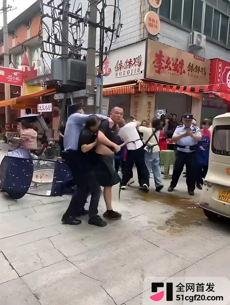 德阳小吃街群架现场曝光 3 德阳小吃街群架现场曝光 3