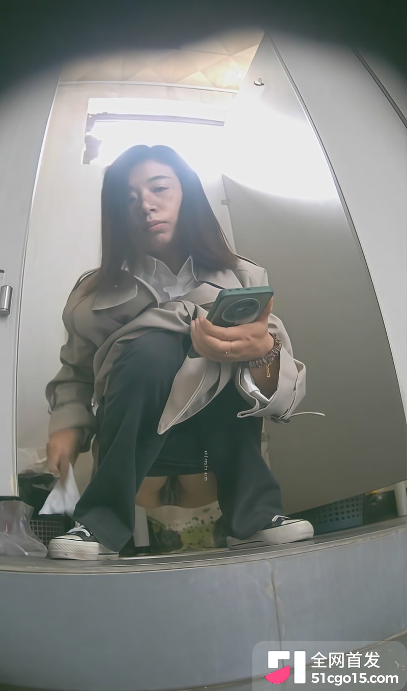 大神商场女厕所偷拍美女放尿 1 大神商场女厕所偷拍美女放尿 1