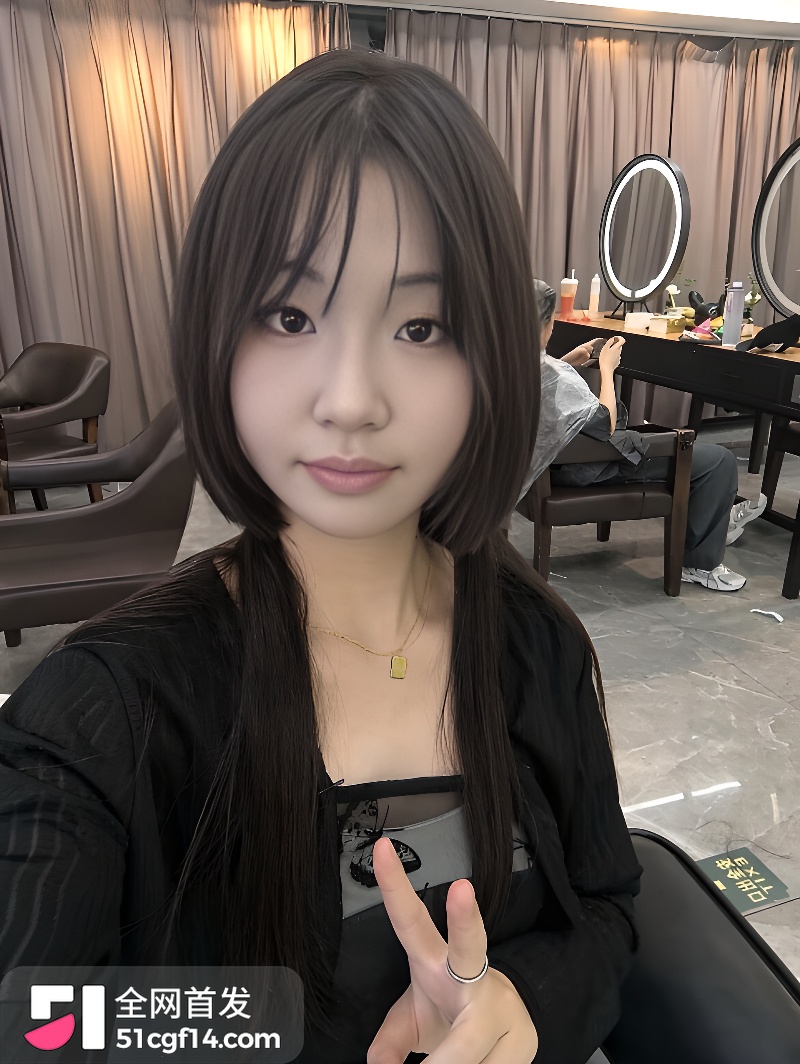 短发学生妹酒店性爱自拍 1 短发学生妹酒店性爱自拍 1
