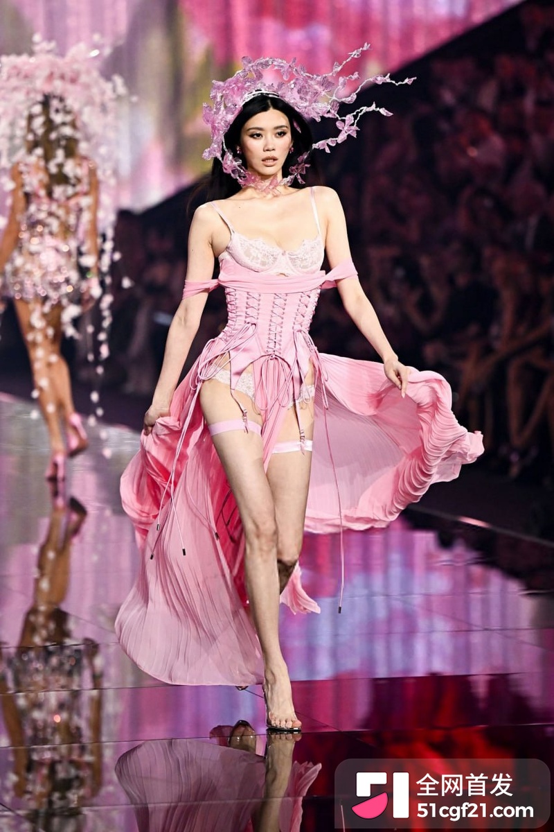 奚梦瑶重返维密获8秒特写 何猷君狂吹家族骄傲4 奚梦瑶重返维密获8秒特写 何猷君狂吹家族骄傲4