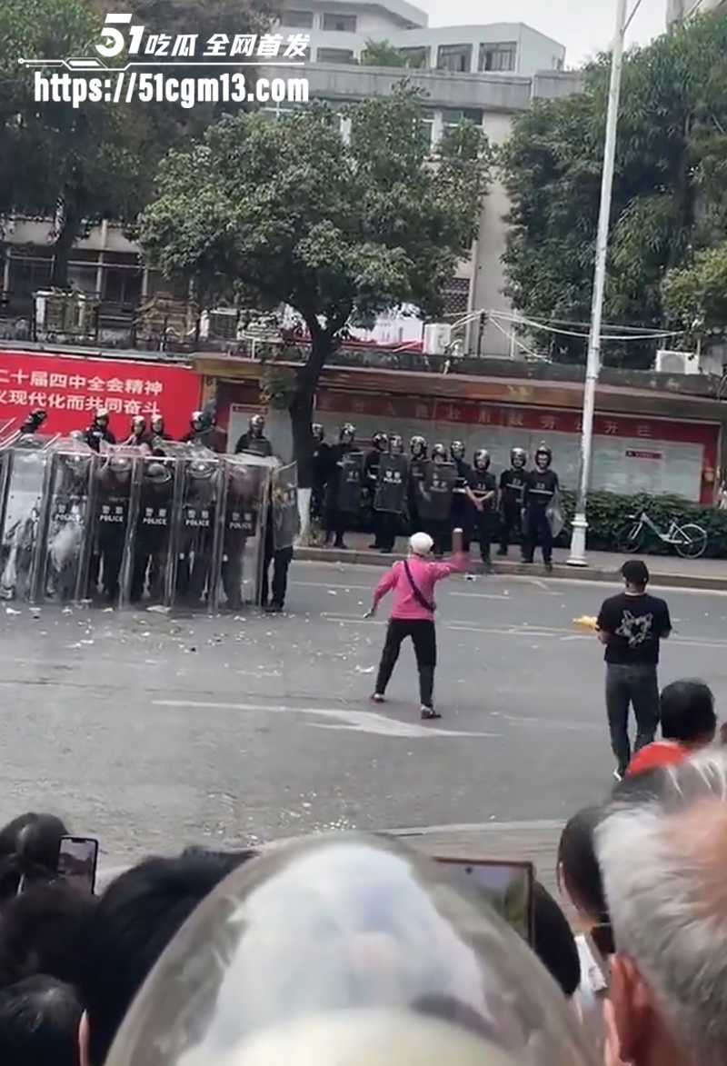 广东茂名信宜市政府强拆征地警民冲突视频流出7拷贝 广东茂名信宜市政府强拆征地警民冲突视频流出7拷贝
