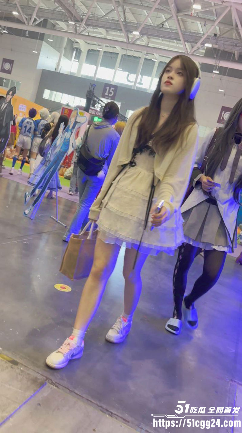 可爱学生妹裙底视频1 可爱学生妹裙底视频1