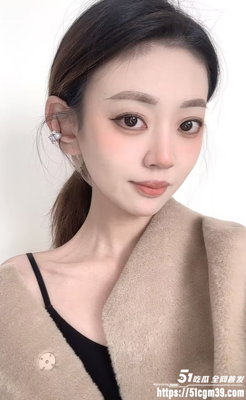 广州高颜值少妇淫妻2 广州高颜值少妇淫妻2