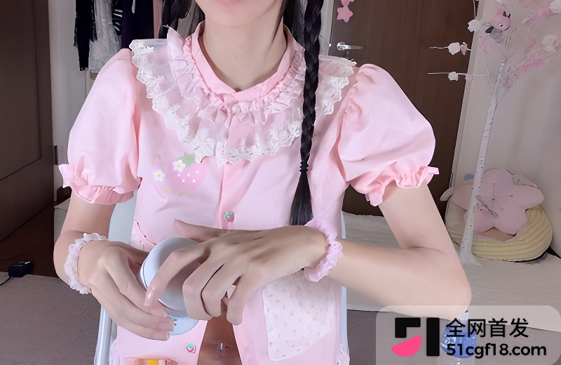 反差巨乳主播 natsu067 可爱萝莉套装开播2 反差巨乳主播 natsu067 可爱萝莉套装开播2