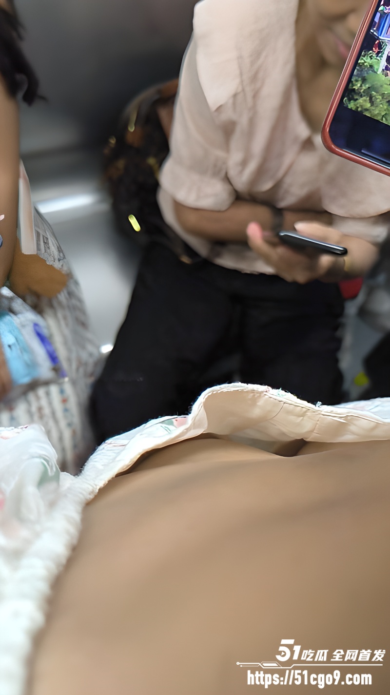 地铁高抄抓拍抄胸1 地铁高抄抓拍抄胸1