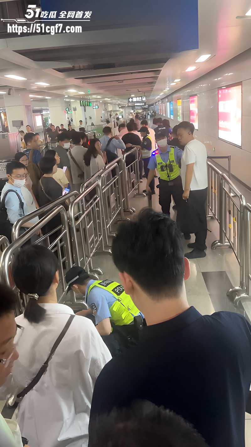 深圳地铁实行人包同检 6 深圳地铁实行人包同检 6