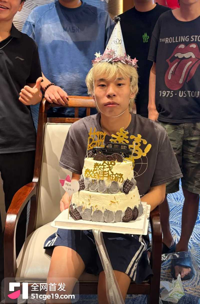 18岁网红邱晨阳直播连环翻车6