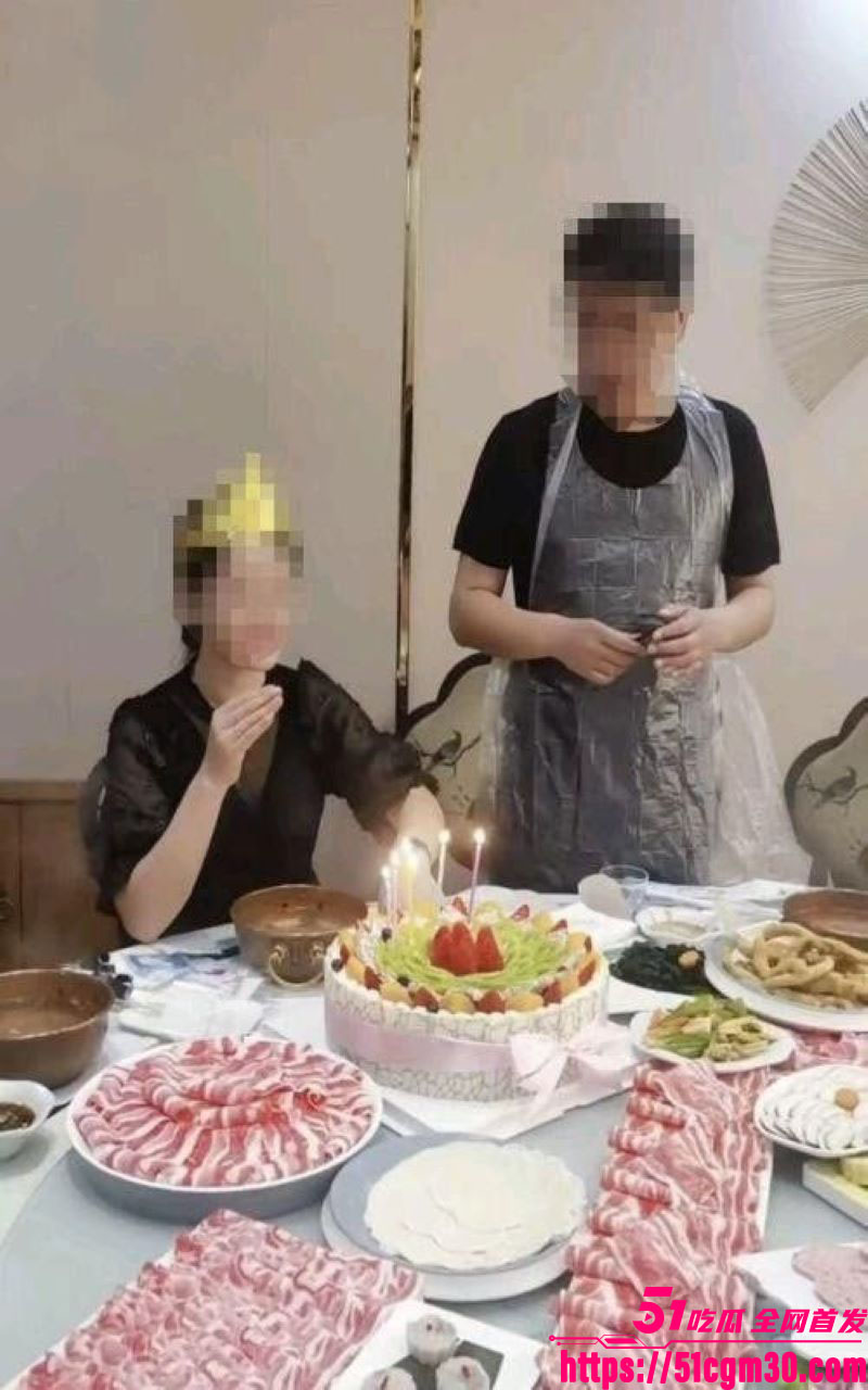 乱伦大神我的妈妈是脚模新作 3 乱伦大神我的妈妈是脚模新作 3