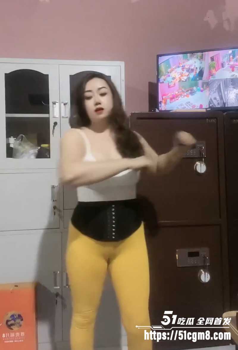 云南翡翠店老板娘大奶熟女金惠芸大尺度私拍福利流出4拷贝 云南翡翠店老板娘大奶熟女金惠芸大尺度私拍福利流出4拷贝