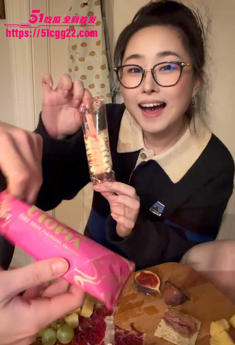 极品阿黑颜母狗噗噗新作微醺侍奉视频流出3拷贝 极品阿黑颜母狗噗噗新作微醺侍奉视频流出3拷贝