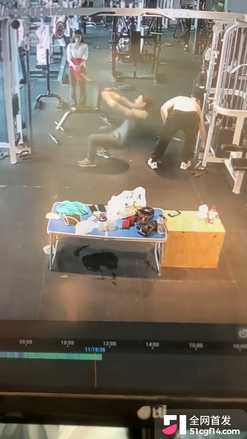 健身房监控雄性魅力大展示 3