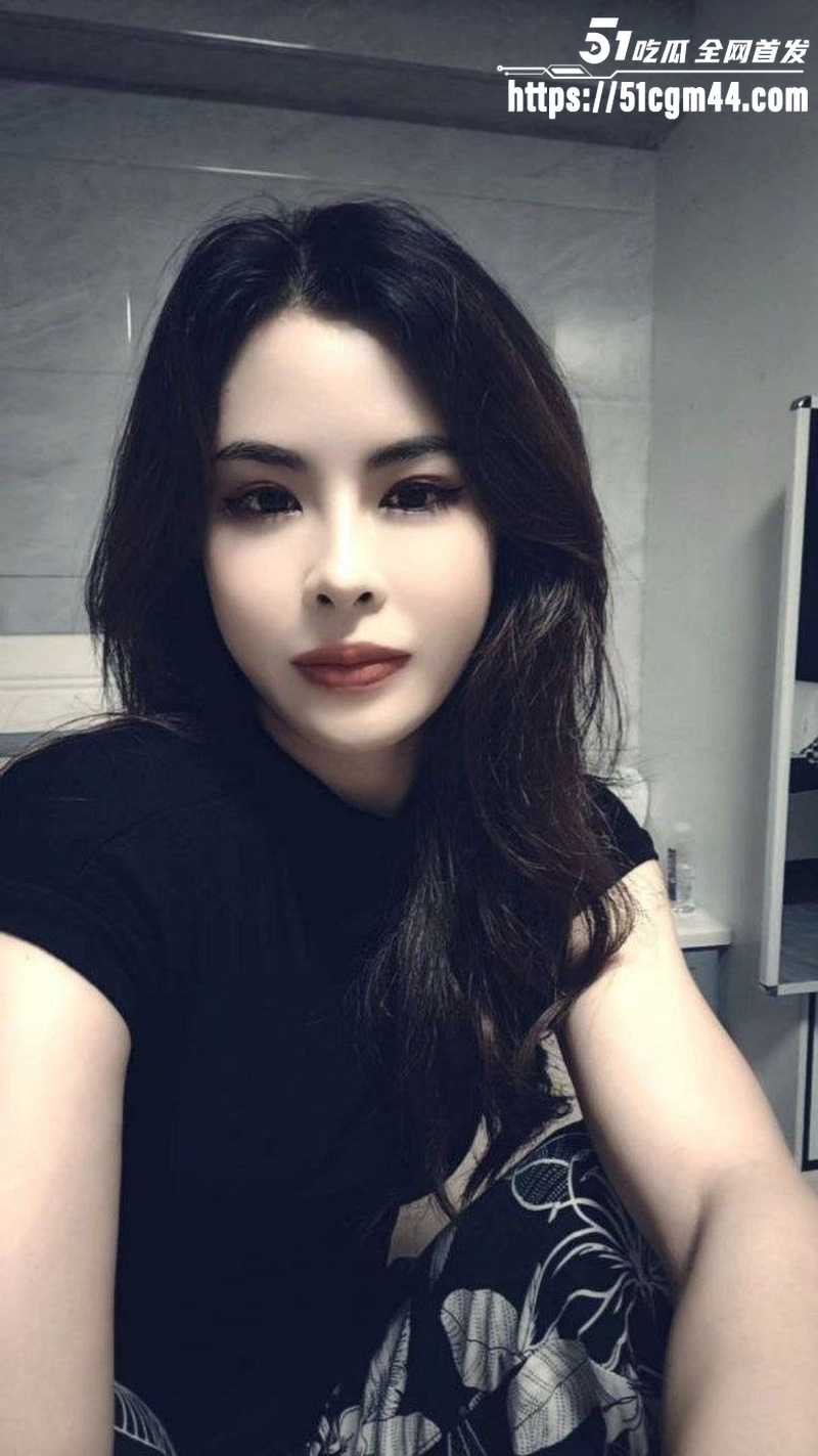 黑丝少妇居家性爱自拍 1 黑丝少妇居家性爱自拍 1