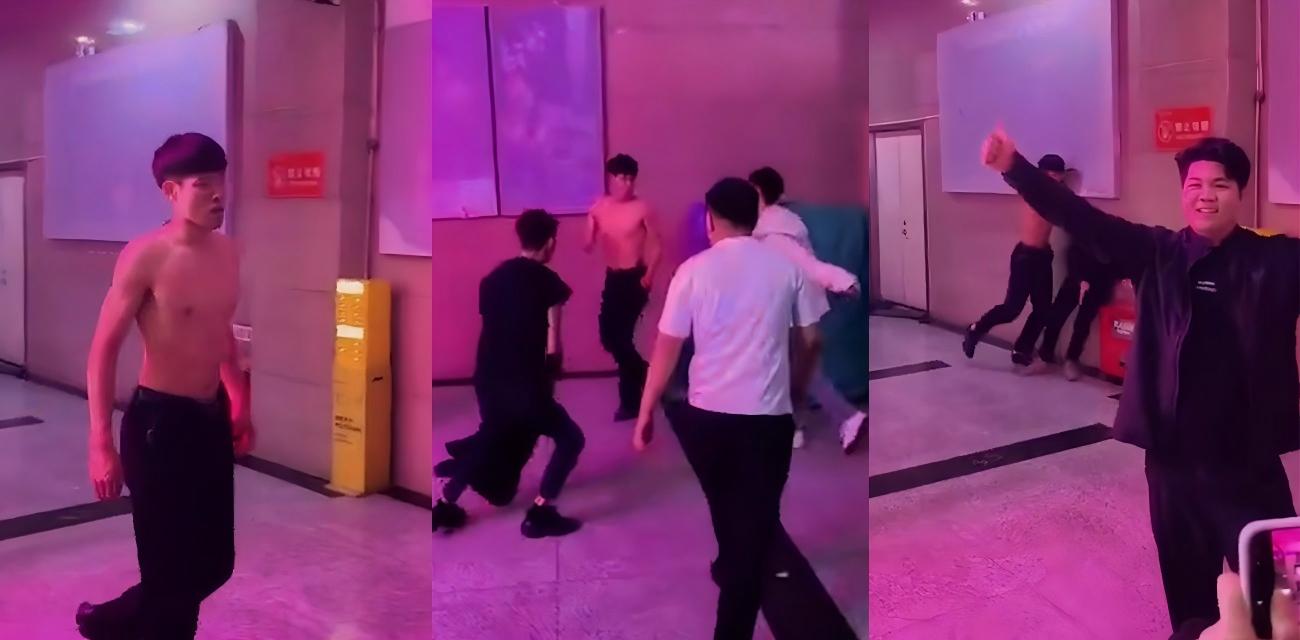 精神小伙1v3街头群殴 拳打脚踢狂暴输出 三人围殴瞬间被干翻 女友劝架惨遭一记摆拳 现场堪比古惑仔！