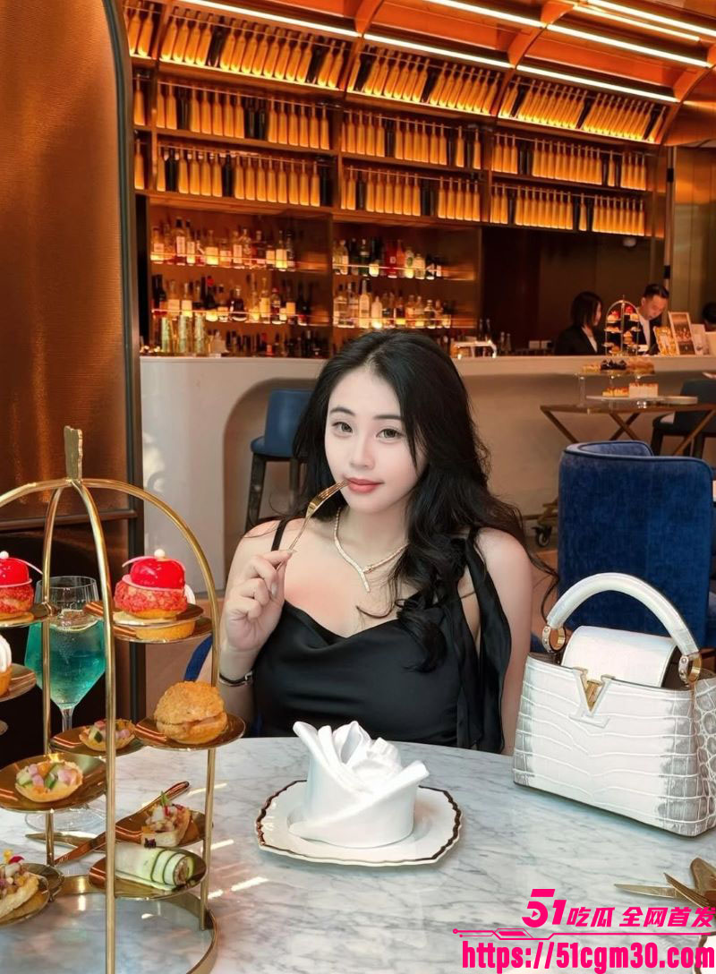 服装店巨乳老板娘自拍视频曝光 5 服装店巨乳老板娘自拍视频曝光 5