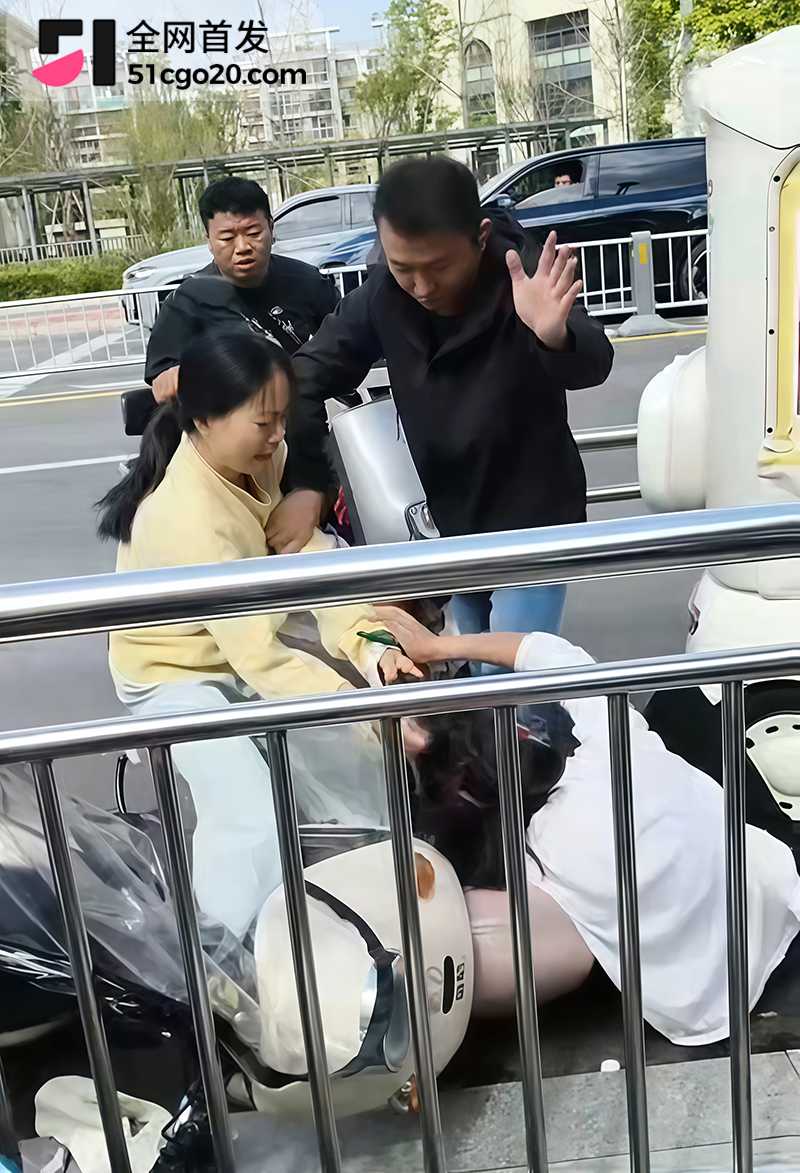 青白江小学门口吵架杀人 2 拷贝 青白江小学门口吵架杀人 2 拷贝