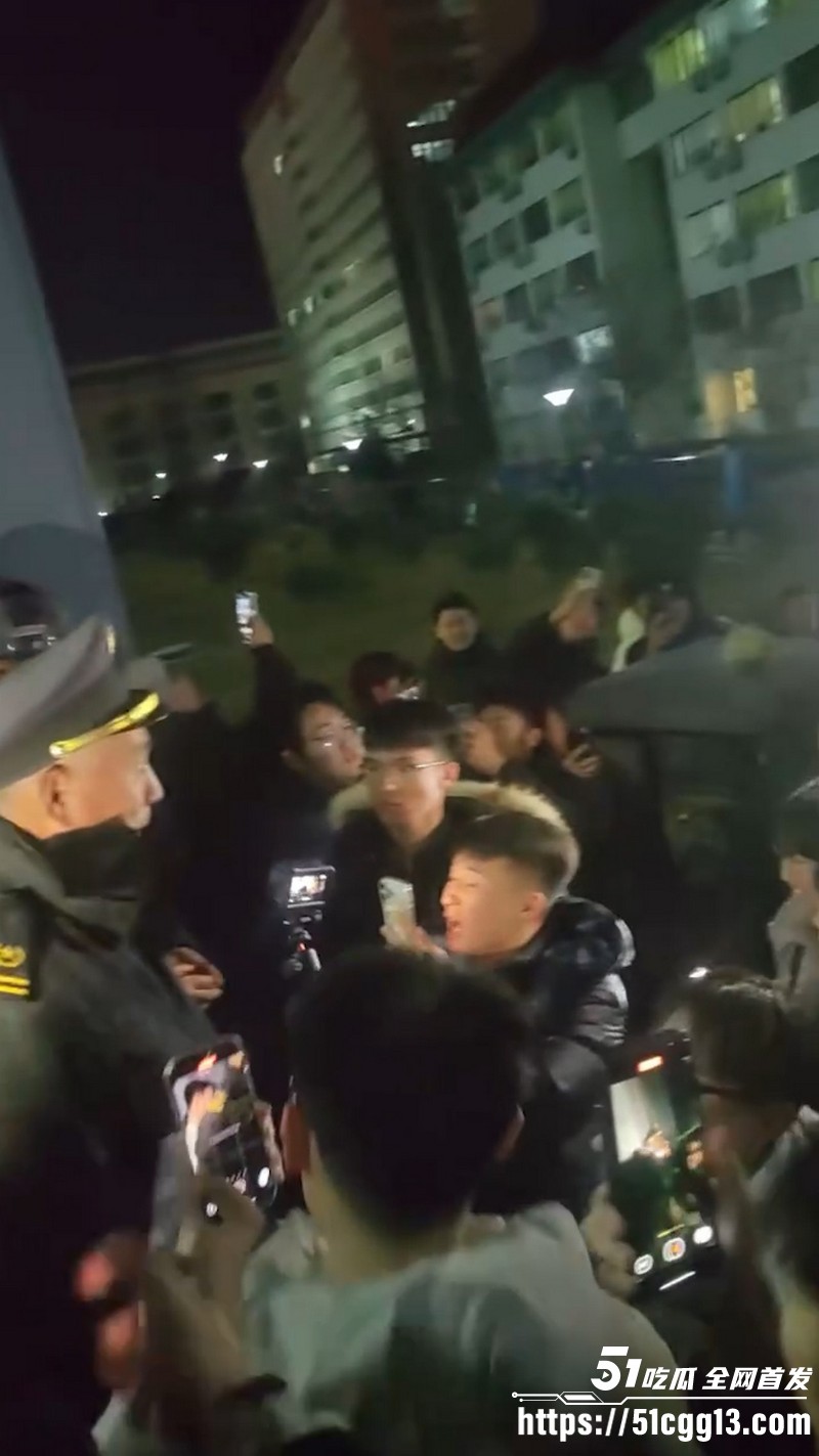 山东外事职业大学大三学生偷外卖翻车 4 山东外事职业大学大三学生偷外卖翻车 4