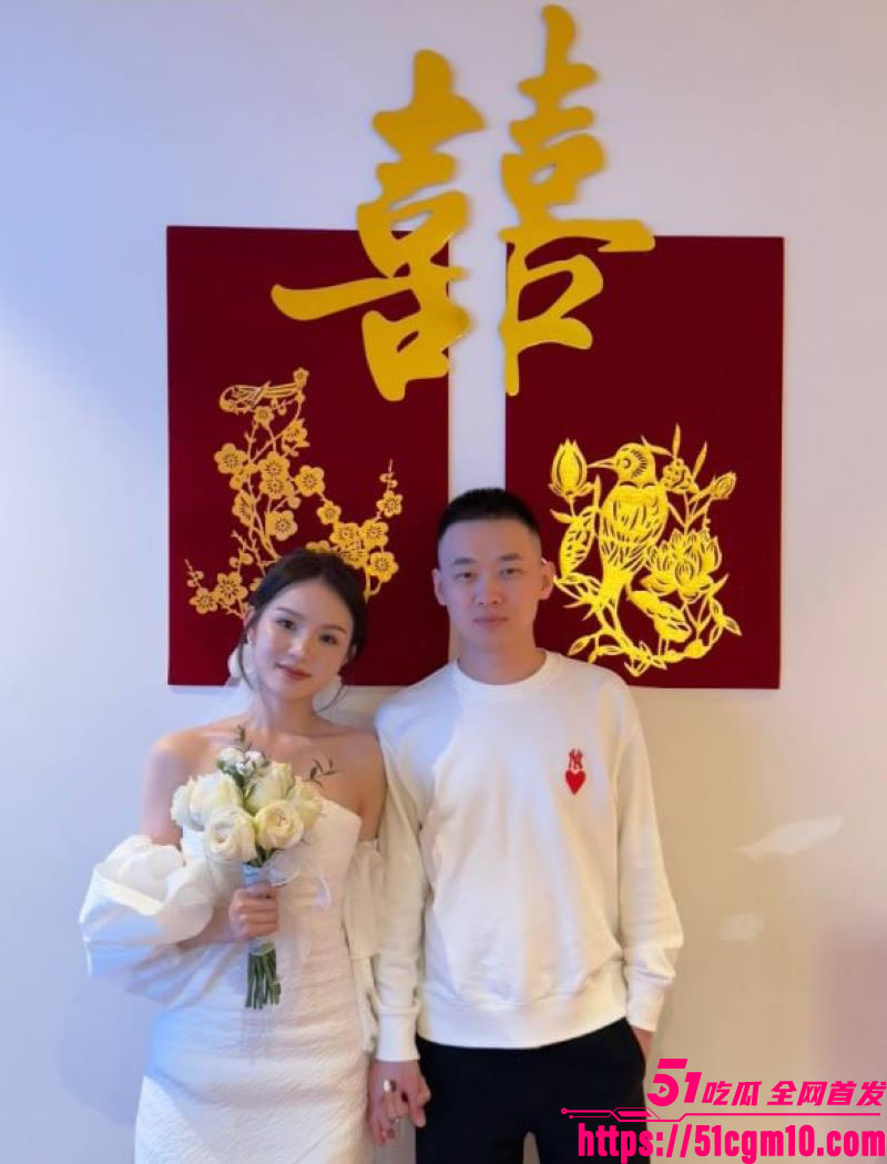 新娘手持结婚证做爱 1 新娘手持结婚证做爱 1