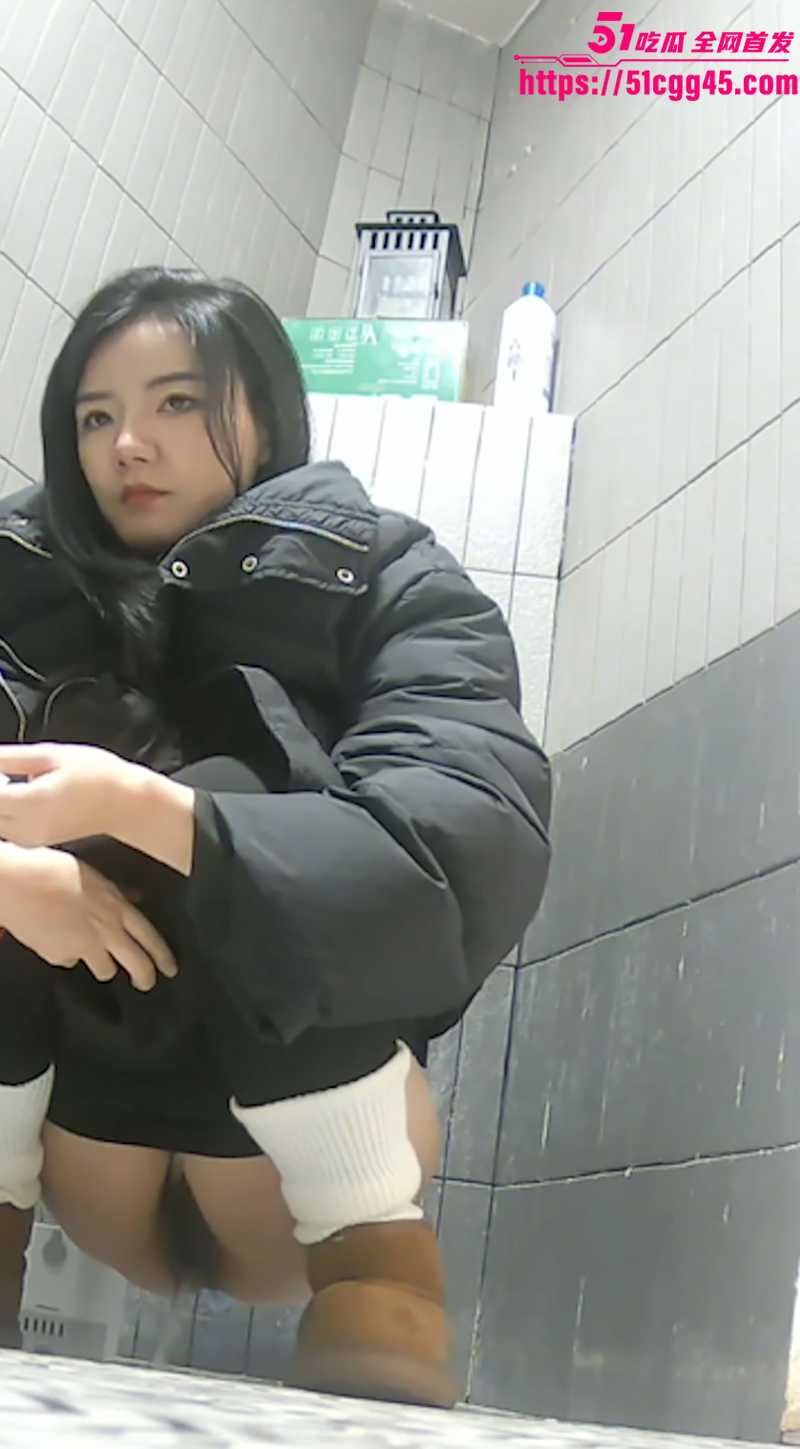 深圳写字楼 女厕全景偷拍 2 深圳写字楼 女厕全景偷拍 2