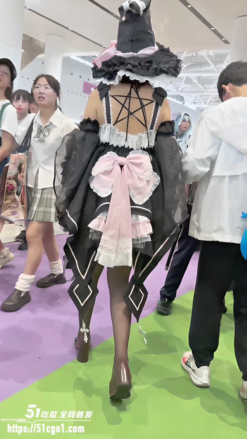 漫展抄底黑丝洛丽塔美女 3 漫展抄底黑丝洛丽塔美女 3
