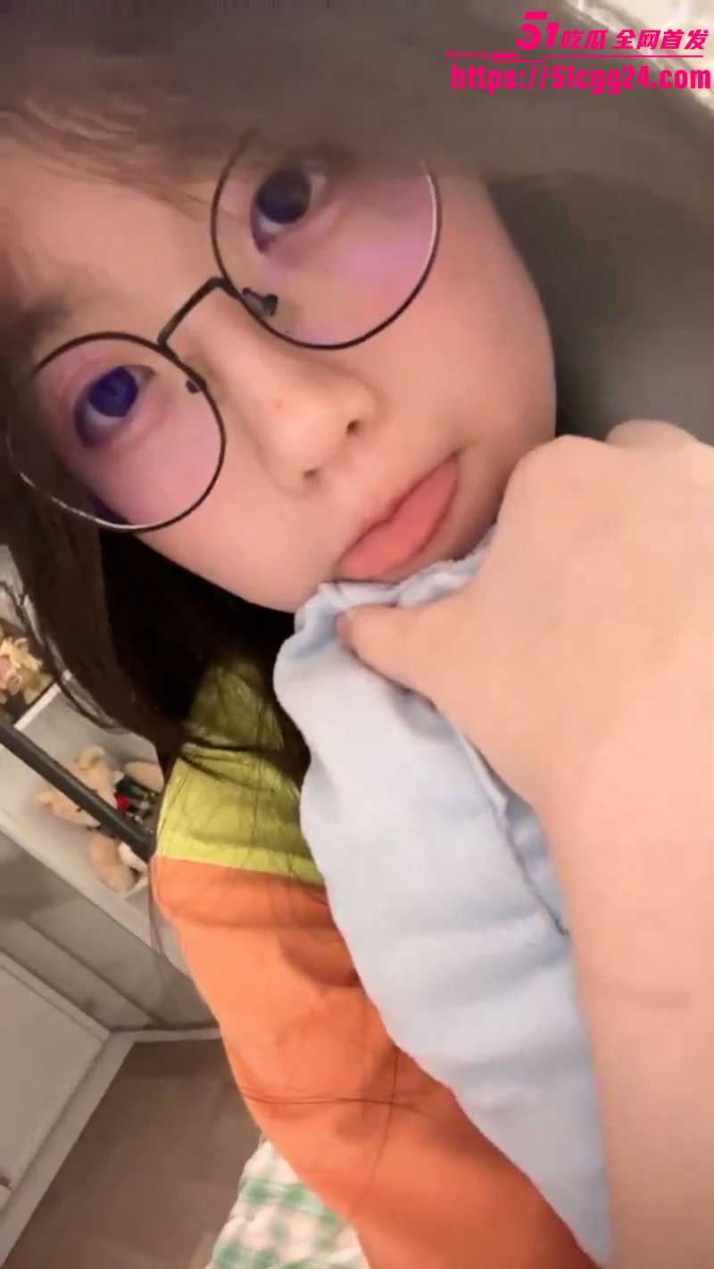 清纯眼镜妹异地恋裸聊被曝光03 清纯眼镜妹异地恋裸聊被曝光03