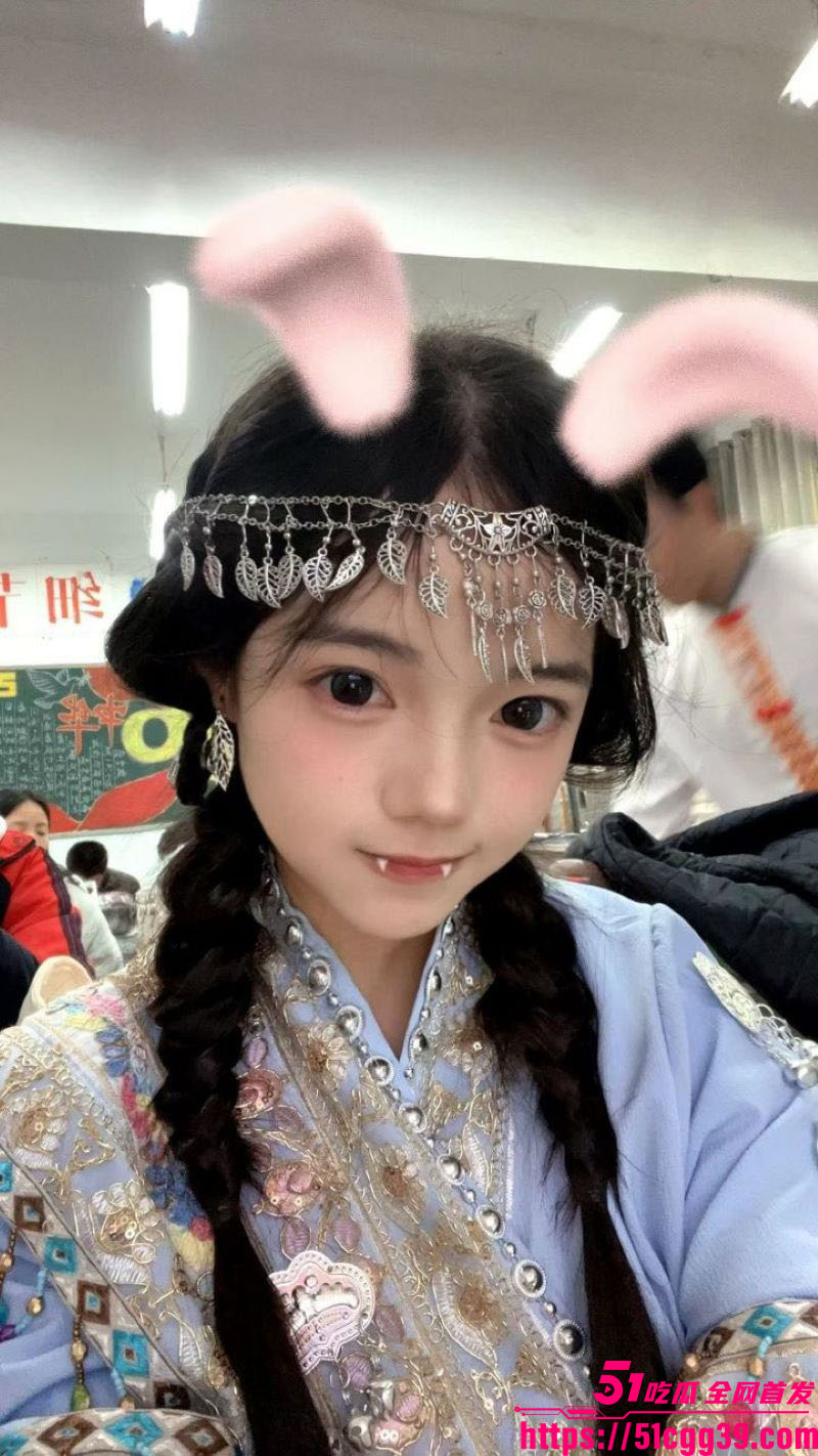 19岁超高颜值女友自爆打牌赔睡 1