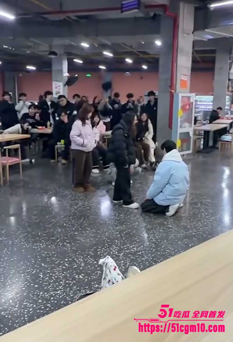 长江艺术工程职业学院渣男下跪视频流出1拷贝 长江艺术工程职业学院渣男下跪视频流出1拷贝