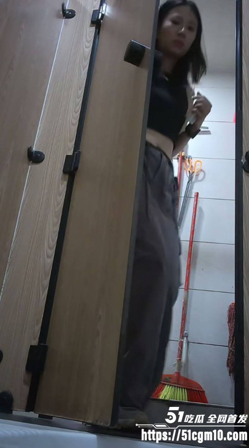 极品厕拍偷窥合集流出1 极品厕拍偷窥合集流出1