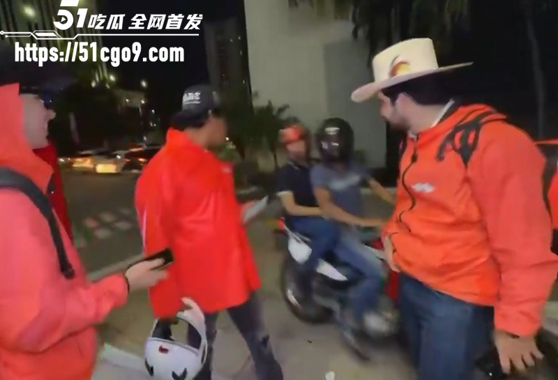 墨西哥男网红塞萨尔·加斯特鲁姆直播中遭当街枪杀8拷贝 墨西哥男网红塞萨尔·加斯特鲁姆直播中遭当街枪杀8拷贝