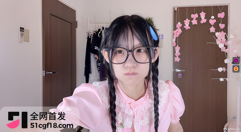 反差巨乳主播 natsu067 可爱萝莉套装开播4 反差巨乳主播 natsu067 可爱萝莉套装开播4