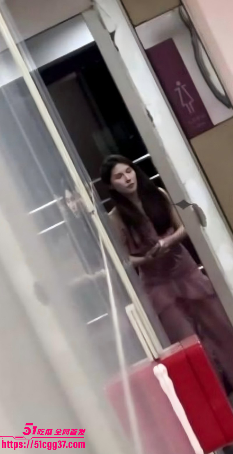 上海男子写字楼女厕偷拍被抓015 上海男子写字楼女厕偷拍被抓015