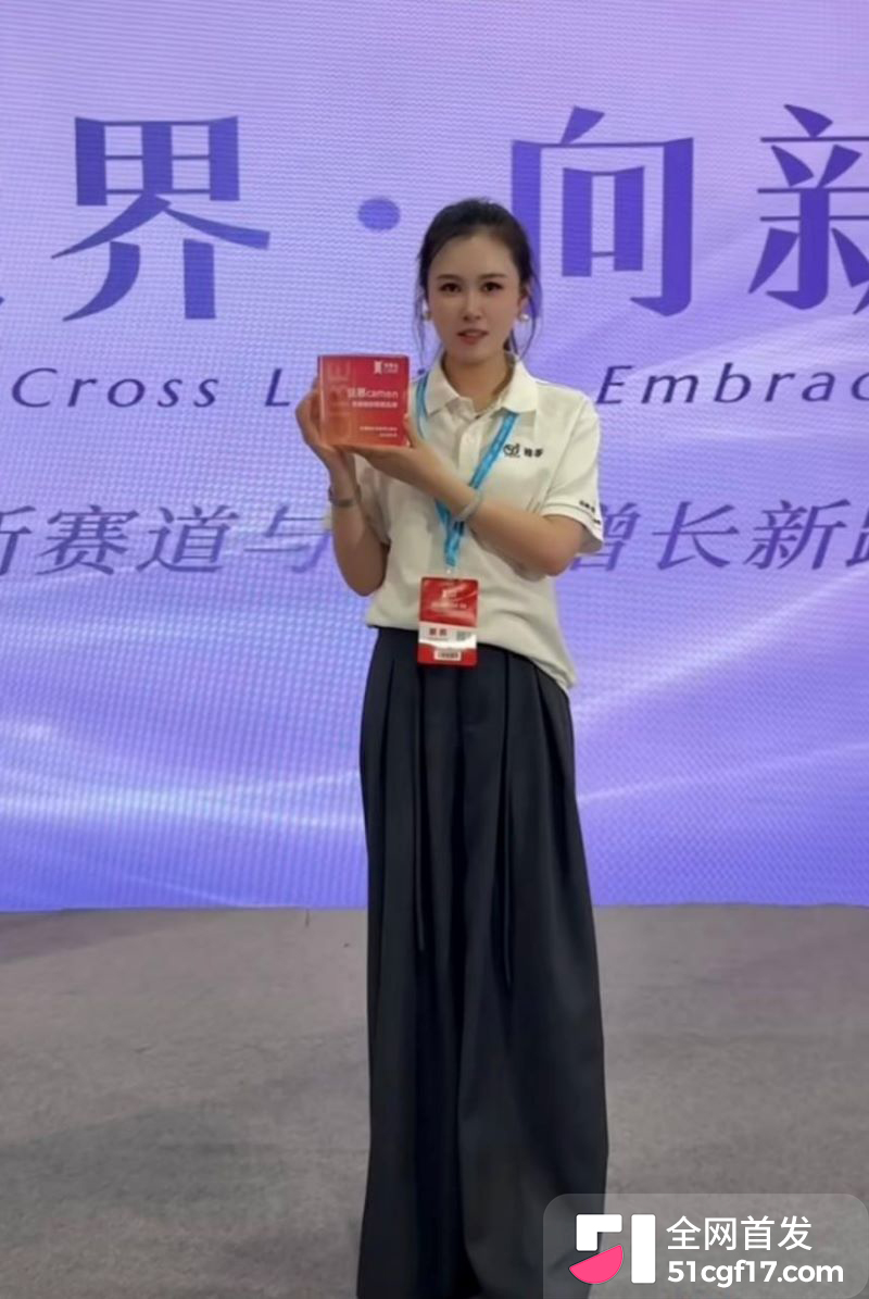 抖音百万网红成都虎王出轨被前妻直播怒撕 5 抖音百万网红成都虎王出轨被前妻直播怒撕 5