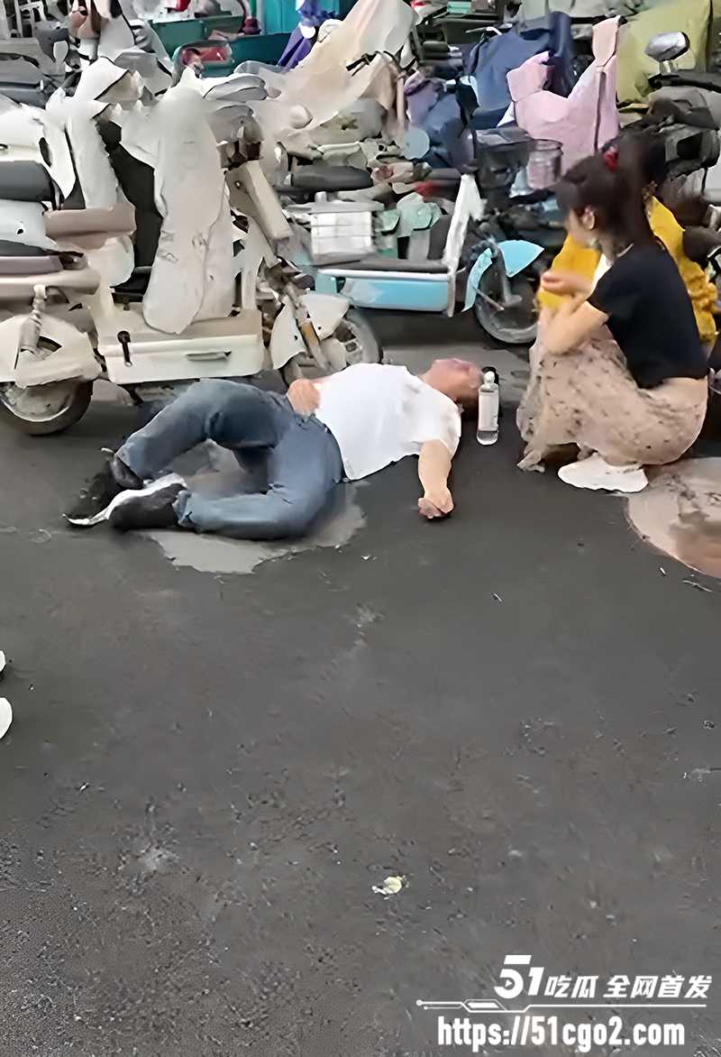 平乡金天凤凰城保安打业主视频曝光 6 拷贝 平乡金天凤凰城保安打业主视频曝光 6 拷贝