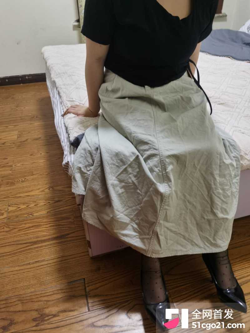 海角大神乱伦皮皮瞒着妈妈隔壁屋做爱2 海角大神乱伦皮皮瞒着妈妈隔壁屋做爱2