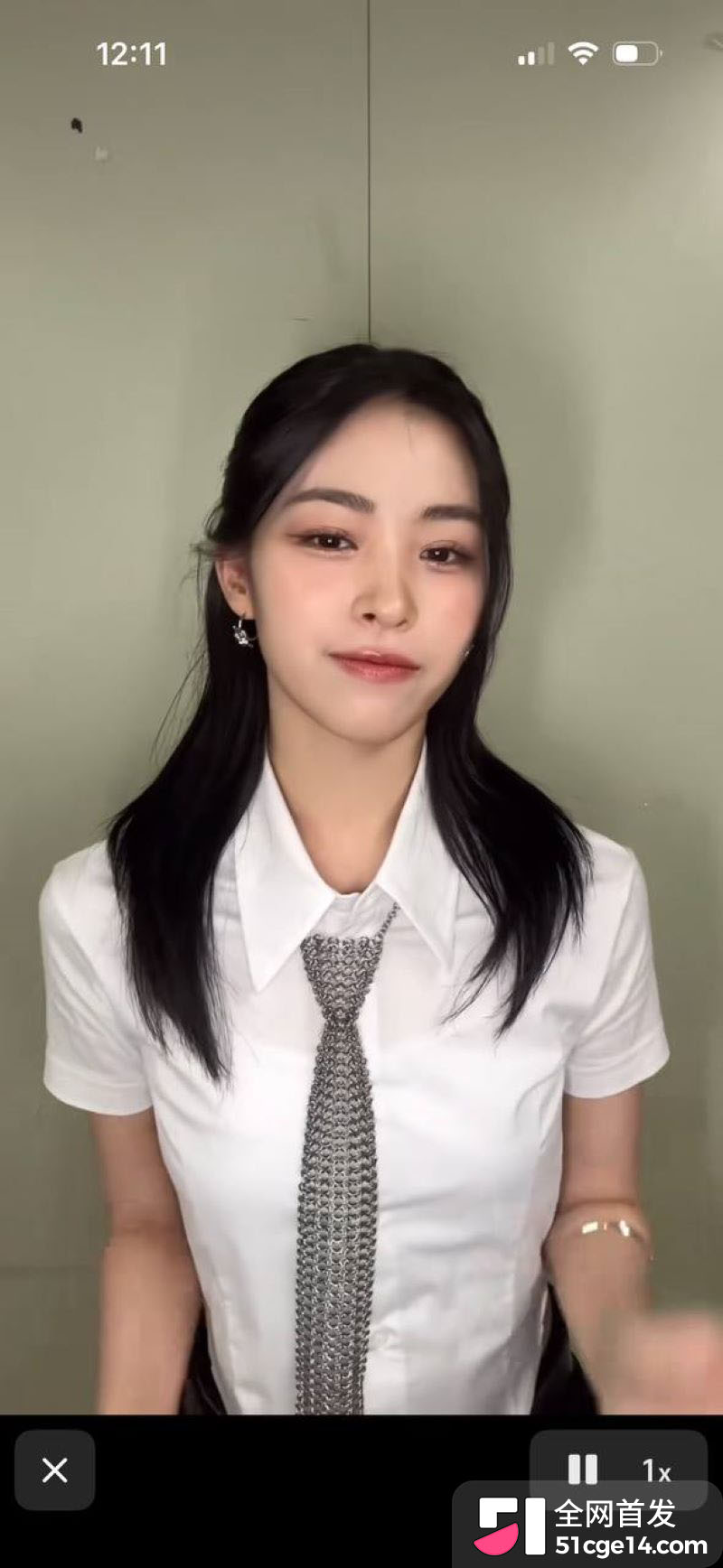 韩国知名女星申留真巡演时伸手扣逼 3 韩国知名女星申留真巡演时伸手扣逼 3