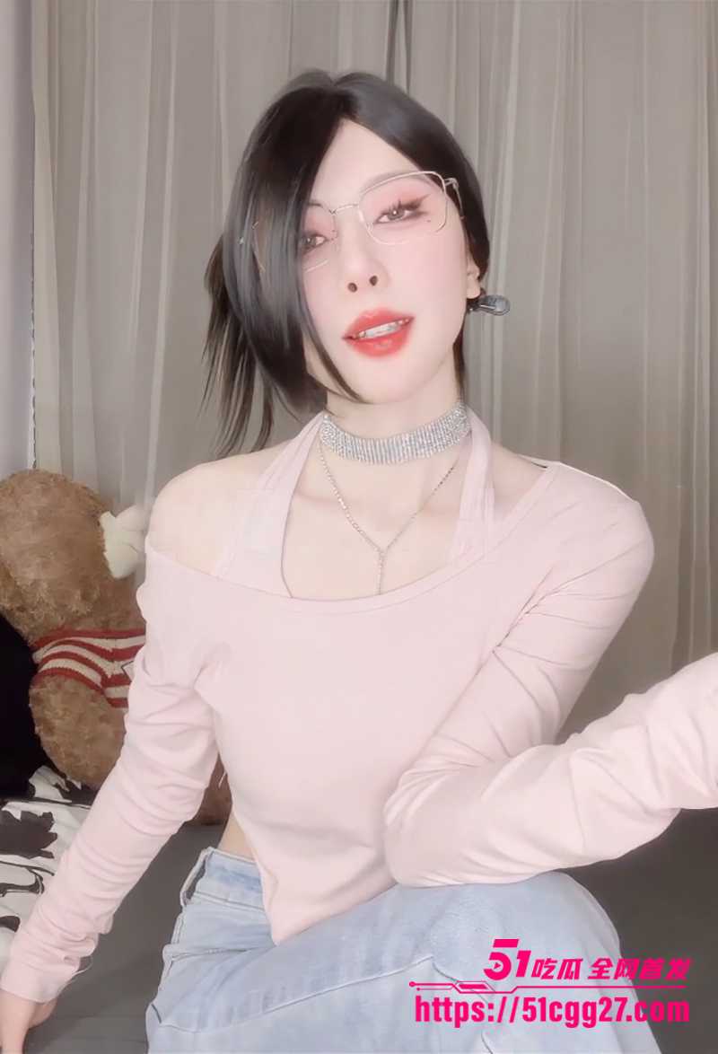 阿黒颜骚货天花板主播蘸点蜜桃酱大尺度私人订制视频流出7拷贝 阿黒颜骚货天花板主播蘸点蜜桃酱大尺度私人订制视频流出7拷贝