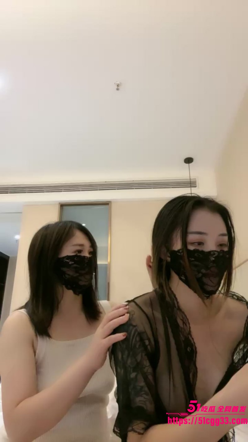 风骚御姐 甜甜酱 携手闺蜜与炮友性爱直播 双女共侍肉棒互玩骚穴 轮番骑乘爆操高潮不断 1 风骚御姐 甜甜酱 携手闺蜜与炮友性爱直播 双女共侍肉棒互玩骚穴 轮番骑乘爆操高潮不断 1