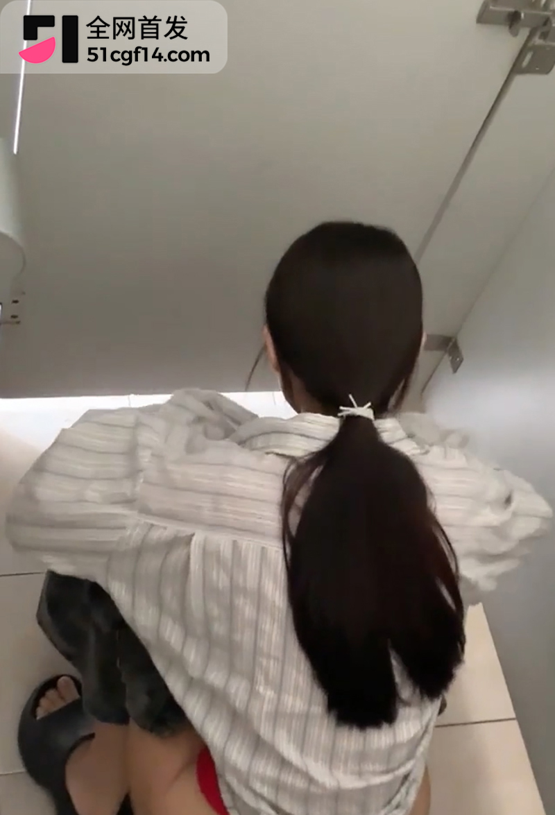 女厕近距离偷拍 6 拷贝 女厕近距离偷拍 6 拷贝