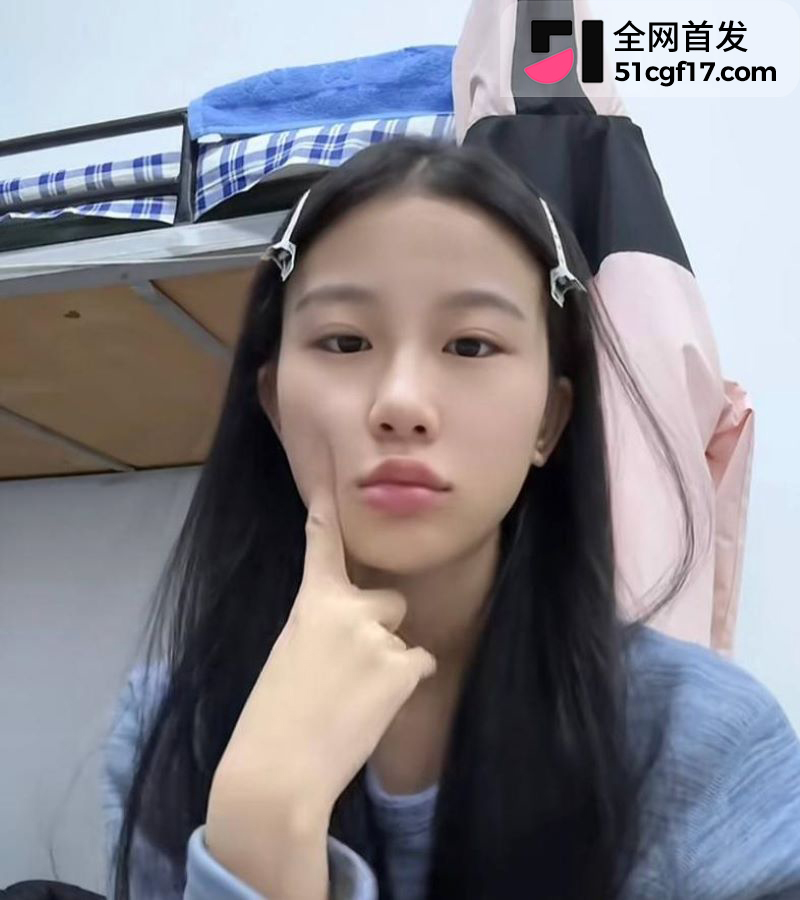抖音网红Kiss酒吧搂吻被抓拍 8