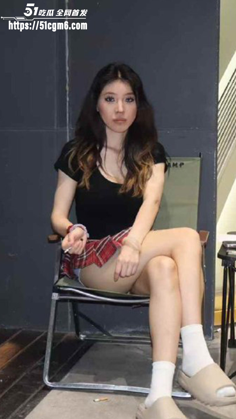 3 3