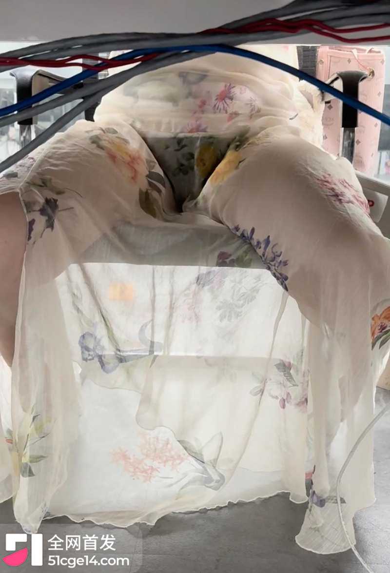 办公桌底偷拍 3 拷贝 办公桌底偷拍 3 拷贝