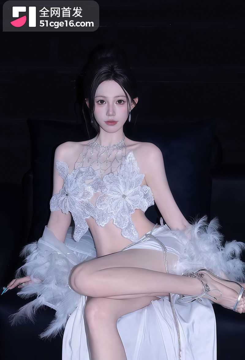 抖音高颜值女神御姐尤物小玺不吃鱼主高价定制私密视频流出7拷贝