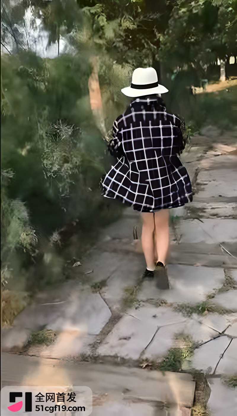 极品反差美女户外露出福利2 极品反差美女户外露出福利2