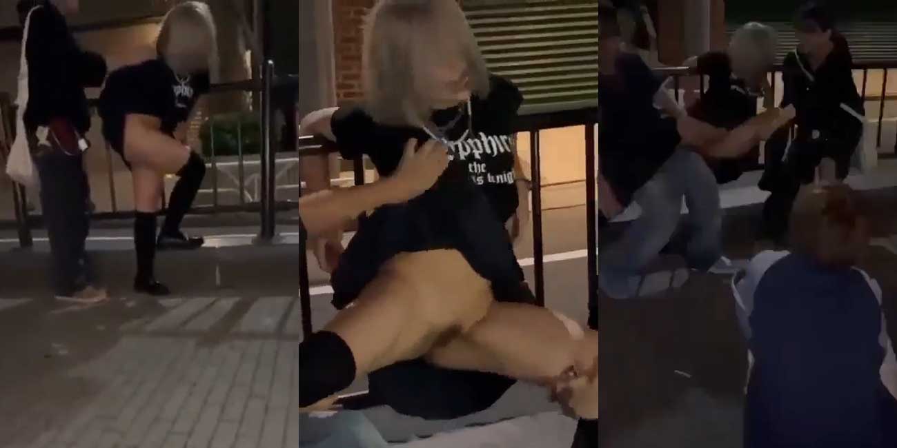 变态岛国真实性侵 美少女夜街头惨遭不良少年玩弄 手铐锁铁栏强脱内裤蹂躏下体
