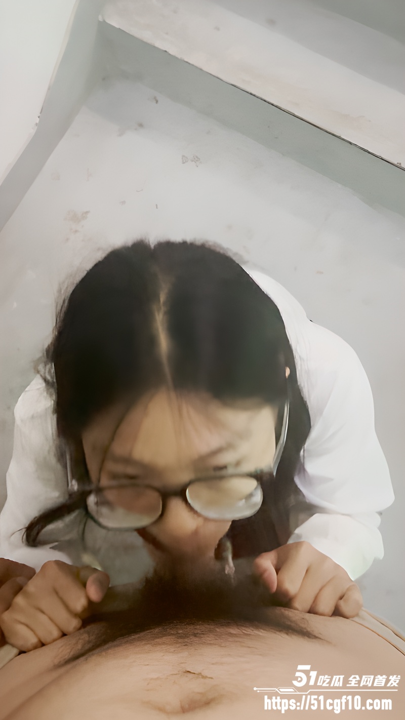 反差眼镜婊 小黎 6 反差眼镜婊 小黎 6