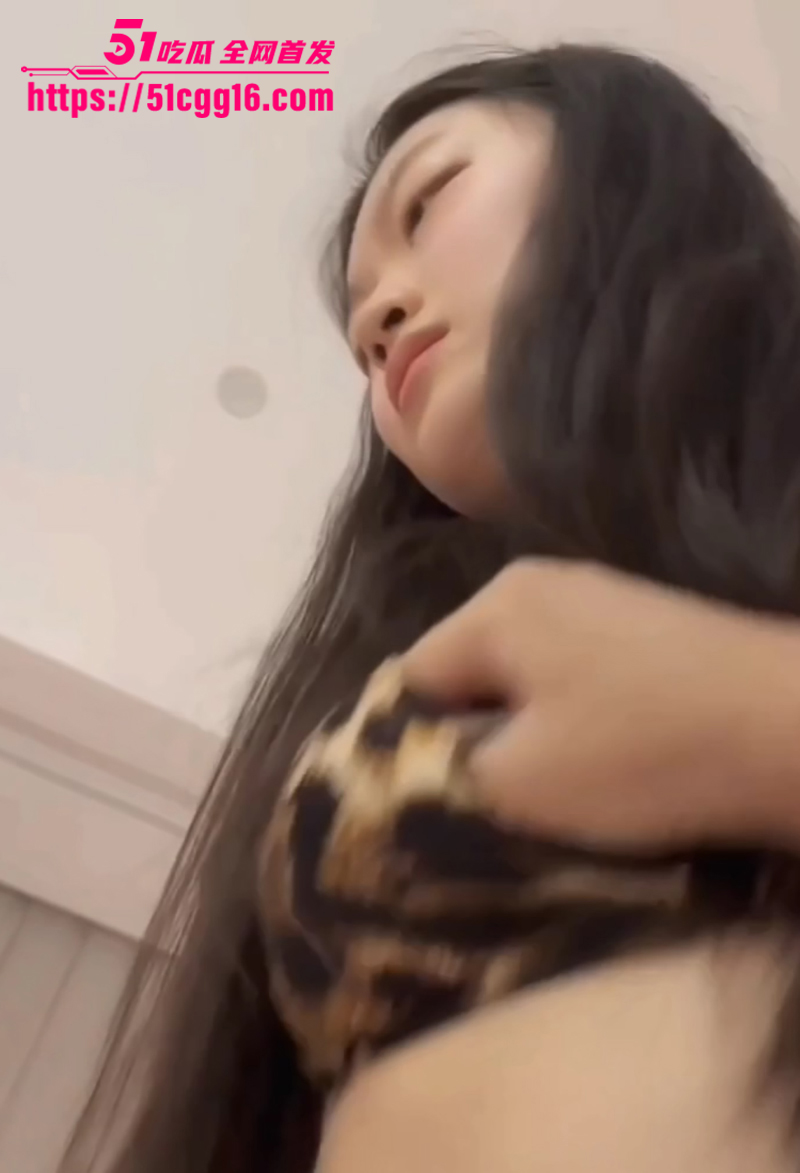 顶级约炮大神深圳第一深情Gdsqx约炮豹纹内衣美女视频流出2拷贝 顶级约炮大神深圳第一深情Gdsqx约炮豹纹内衣美女视频流出2拷贝