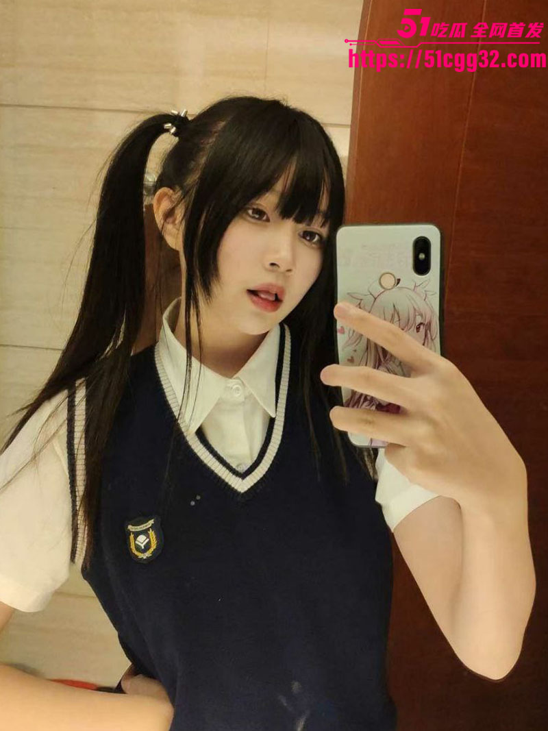 3 3