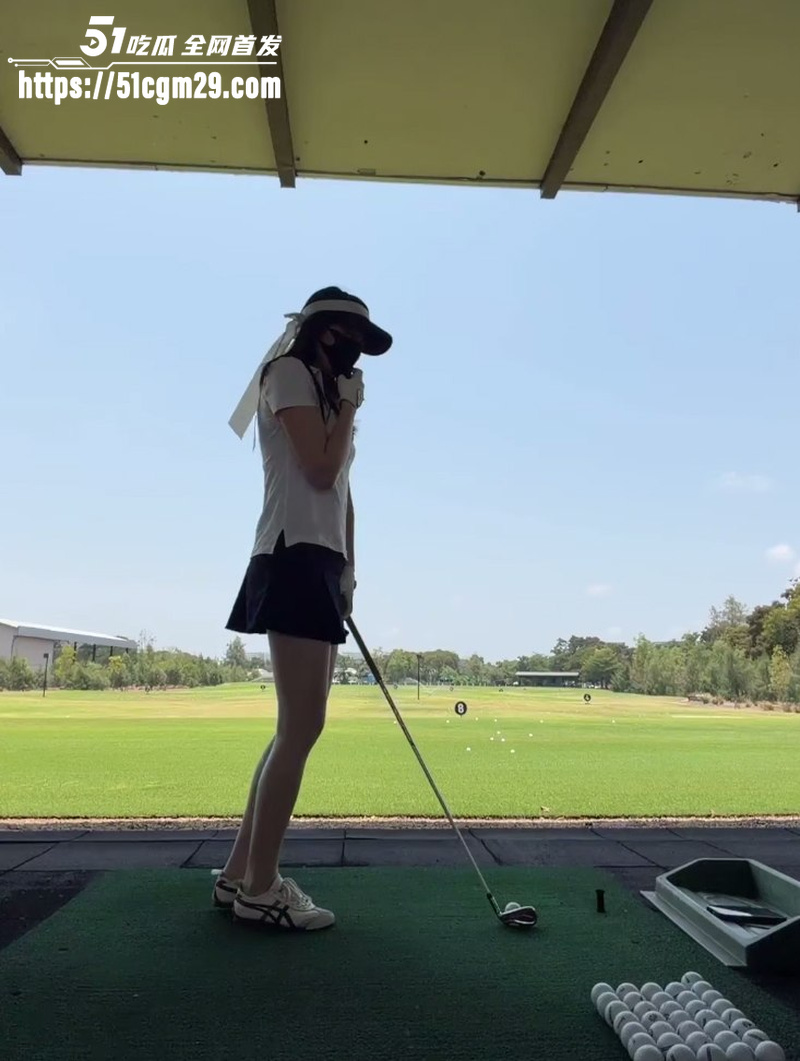 户外女主播高尔夫球场直播录屏 4 户外女主播高尔夫球场直播录屏 4