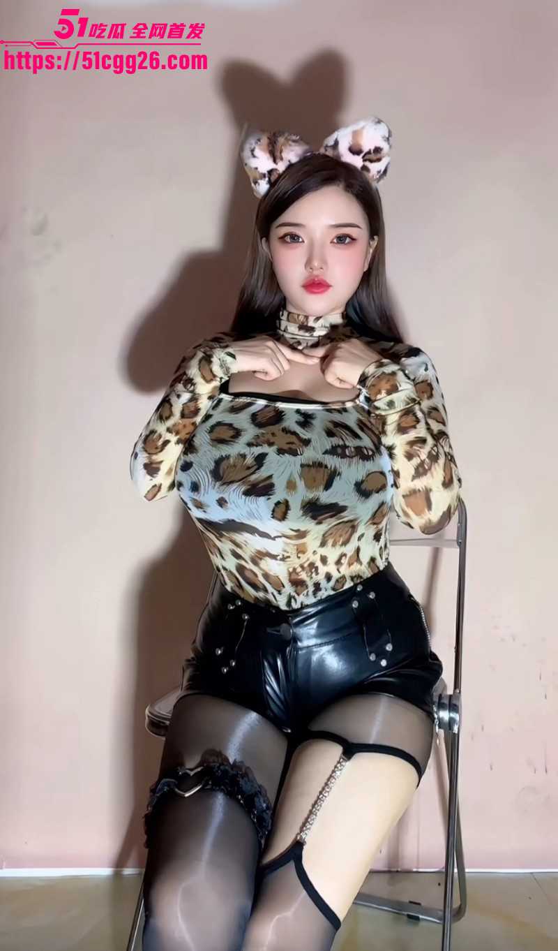 快手爆乳御姐36G大馒头定制福利04 快手爆乳御姐36G大馒头定制福利04