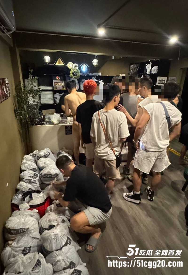 曼谷跨年男同大淫趴视频流出 2 拷贝 曼谷跨年男同大淫趴视频流出 2 拷贝