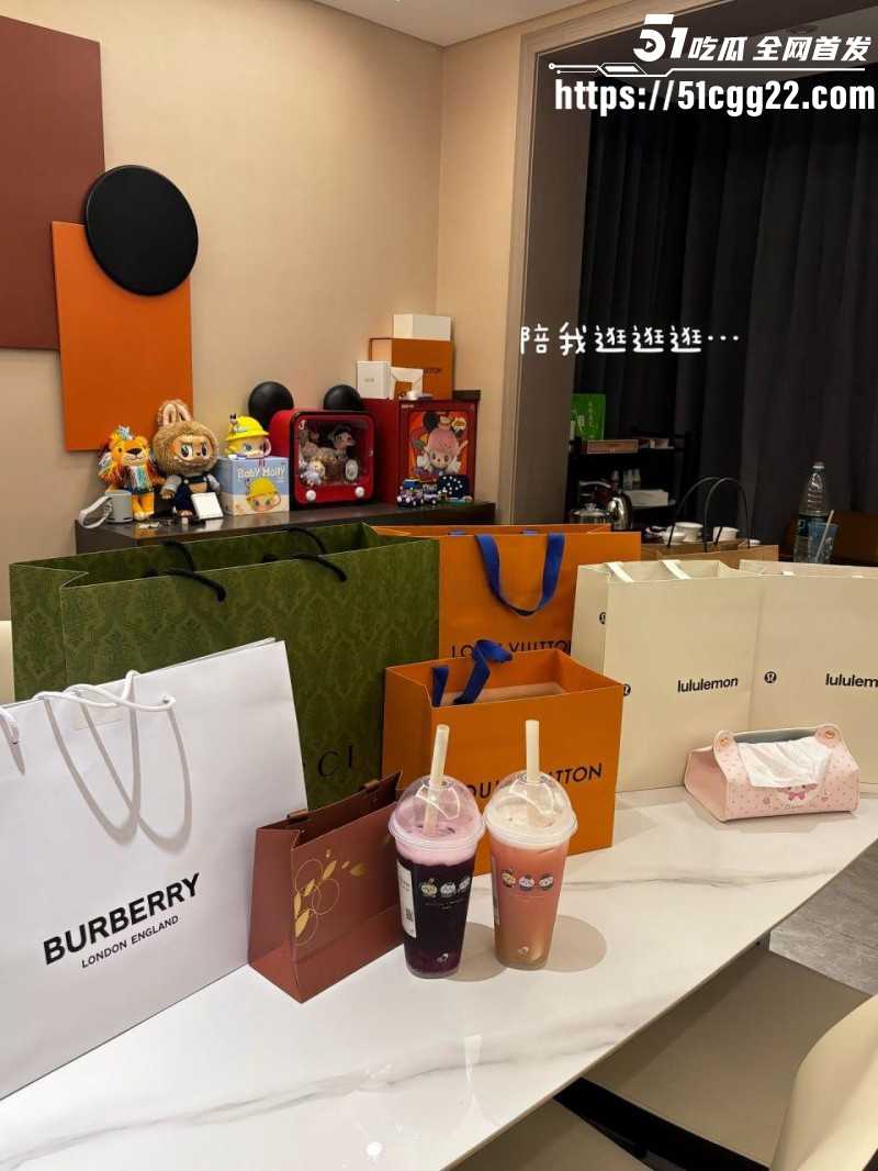 07年拜金女炫耀恋爱日常被曝光卖逼09 07年拜金女炫耀恋爱日常被曝光卖逼09